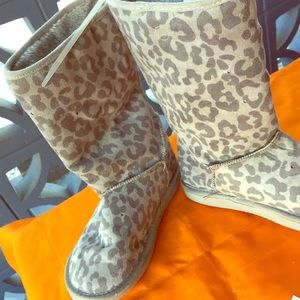 Grey Leopard Print Fuzzy Boots! Price Negotiable!