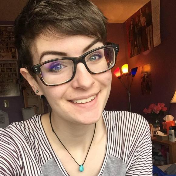 Meet your Posher, Emily - Picture 1 of 1