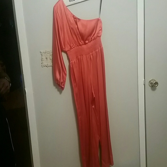 One Shoulder pant suit - Picture 3 of 3