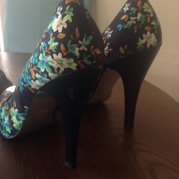 Jessica Simpson bold sexy floral satin pumps heels - Picture 4 of 4