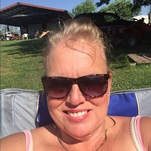 Meet your Posher, Deborah