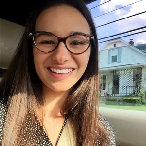 Meet your Posher, Elyssa