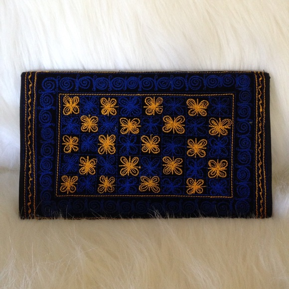 💝NEW💝 handmade embroidered clutch - Picture 3 of 4
