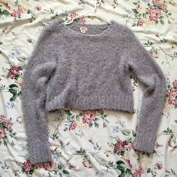 Fuzzy grey cropped sweater
