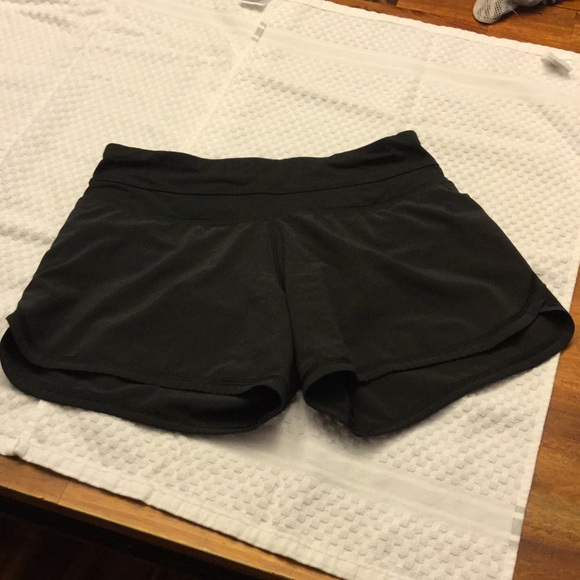 LuluLemon Size 2 Run Time, 2-Way stretch