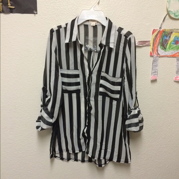 *NWOT* woman's woven shirt size small