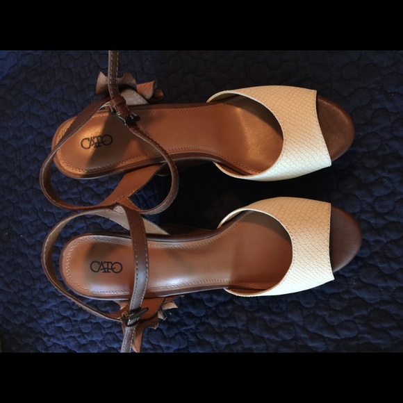 Peep toe strappy wedges