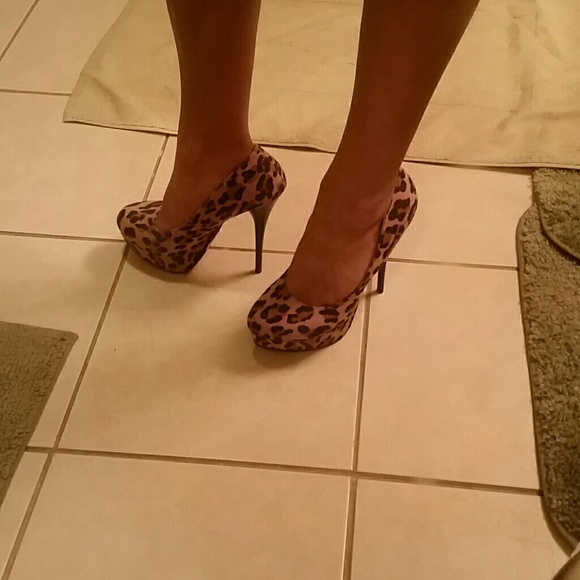 Cheetah Heels - Picture 2 of 2