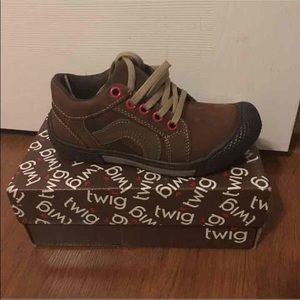 Twig Boys Size 11.5