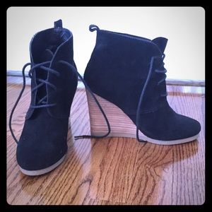 Black Suede Steve Madden Lace up Wedge Booties sz7