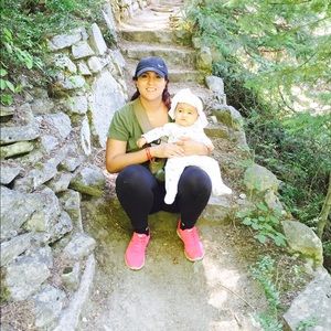 Meet your Posher, Debora