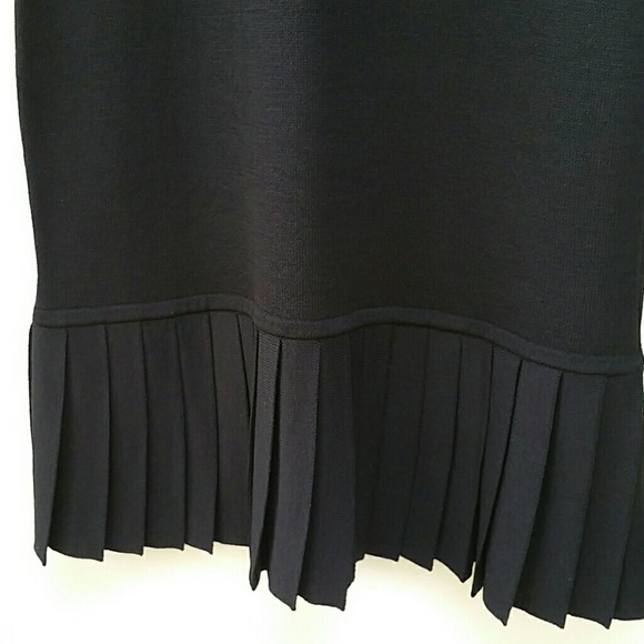 St. JOHN Dress. - Picture 4 of 4