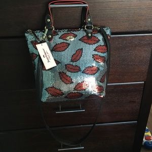 JUICY COUTURE KISS LIP BAG