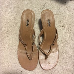 Tan mossimo heeled flip flops sz 8.5