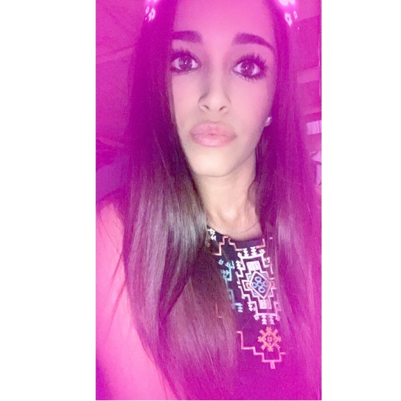 Meet your Posher, Adriana - Picture 1 of 1