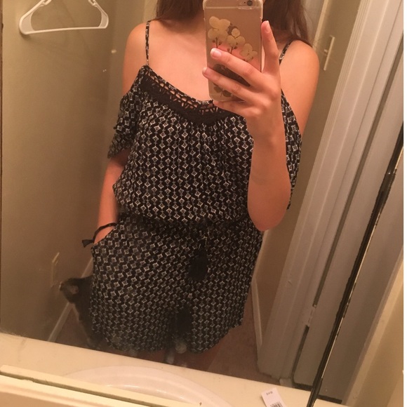 NWOT bohemian cold-shoulder romper - Picture 3 of 4