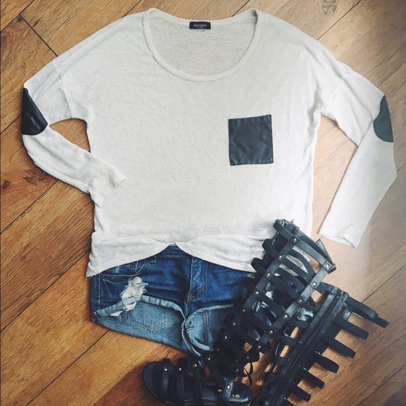 Light Hi-Low Hem Longsleeve