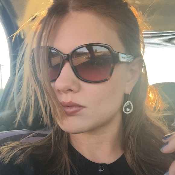 Meet your Posher, Olivia