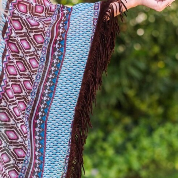 π LAST ONE π Aztec Fringe Poncho - Picture 3 of 3