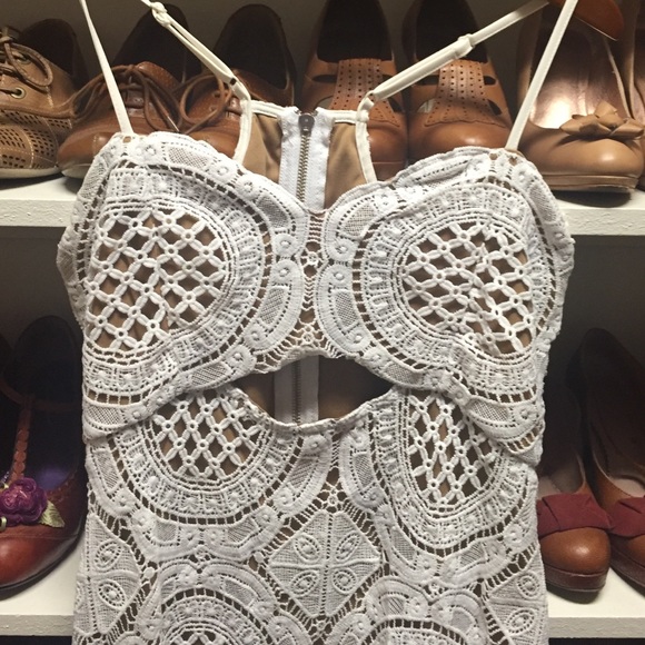Cream crochet dress - Picture 2 of 3