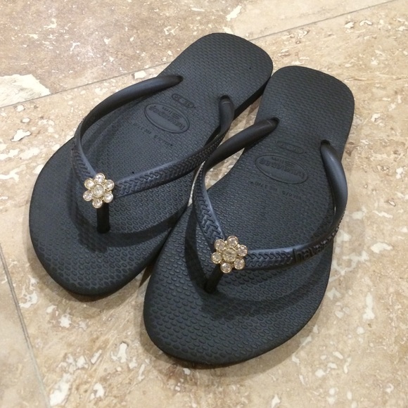 Black havaianas w/ sequin flower