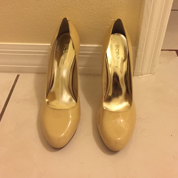 * WELL WORN* BCBGeneration Tina Heels