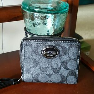 Small wristlet