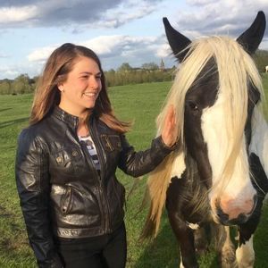 Meet your Posher, Caitlin