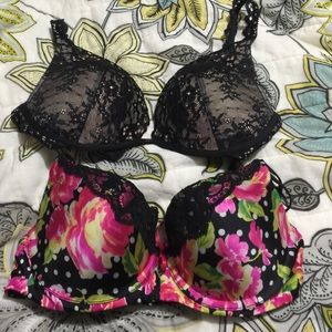 2Victoria's Secret bra's with underwire. Size 36 B