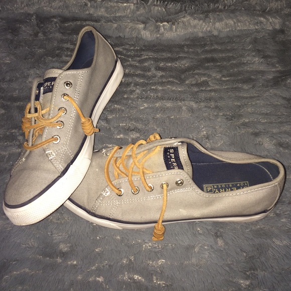 Sperry shoes ! Grey and white , moderately worn 💙