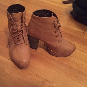 Steve Madden Raspy Platform Booties
