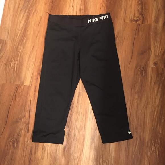 Nike Pro capris