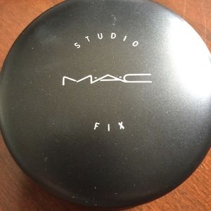 MAC STUDIO FIX POWDER PLUS FOUNDATION SHADE C40