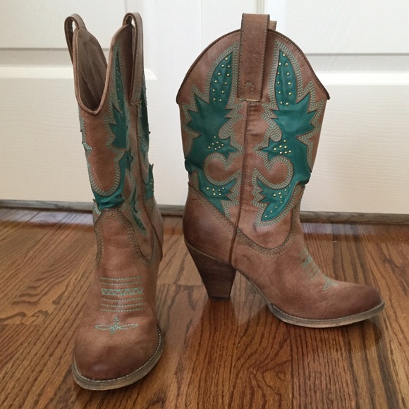 Heeled cowboy boots by Very Volatile size 7.5