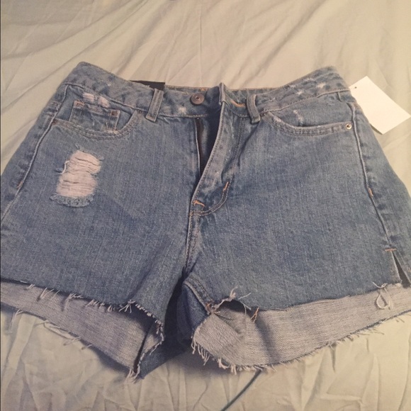 High-waisted shorts - Picture 1 of 2