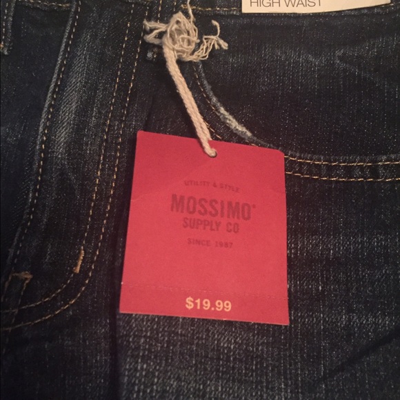 High-waisted shorts - Picture 2 of 2