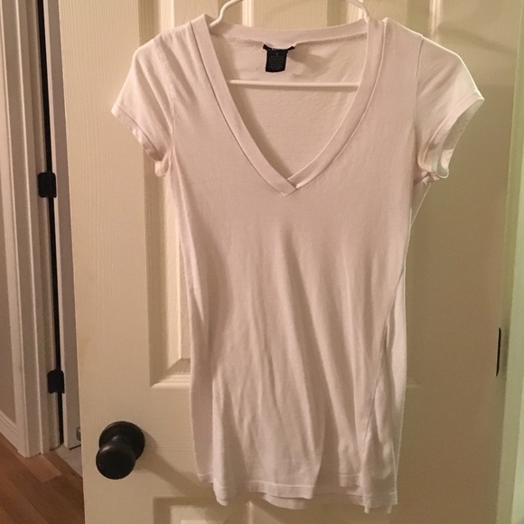 V-neck tee