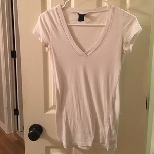 V-neck tee