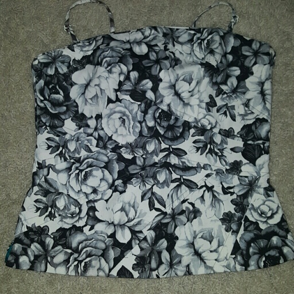 Beautiful black/white floral top