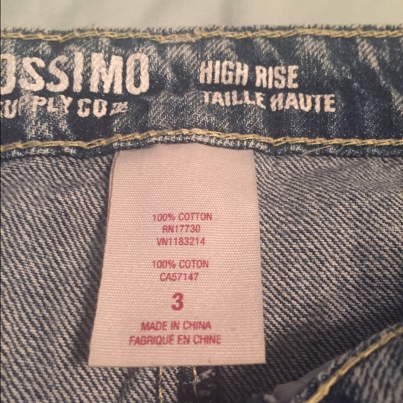 High-waisted shorts - Picture 2 of 2