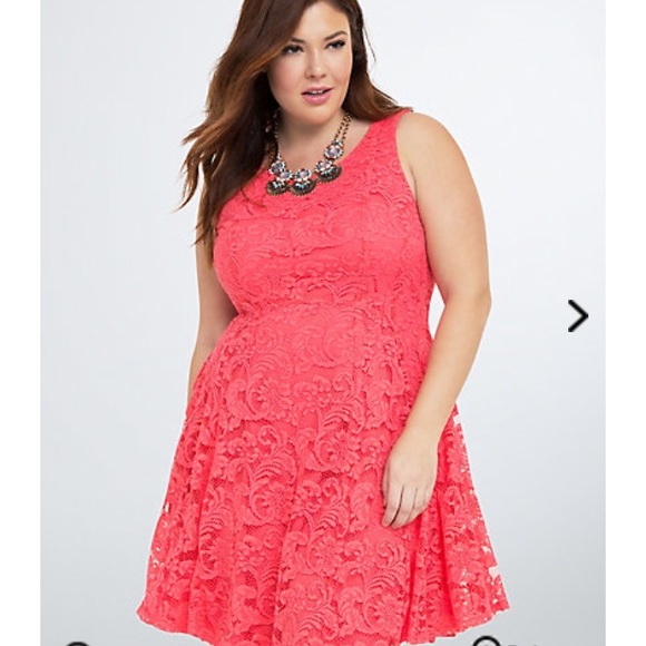 Torrid size 22 lace v-hem dress