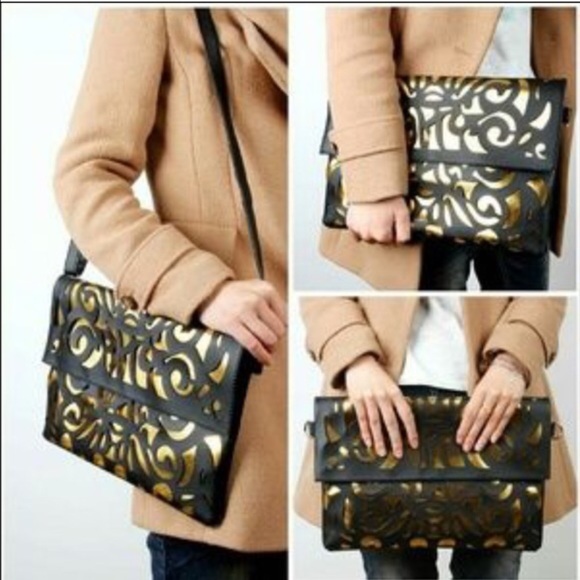 Black and gold oversized envelope clutch - Picture 2 of 3
