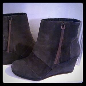 Tom's Desert wedge boots
