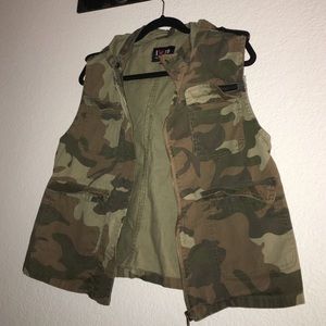 Camouflage zip up hooded vest