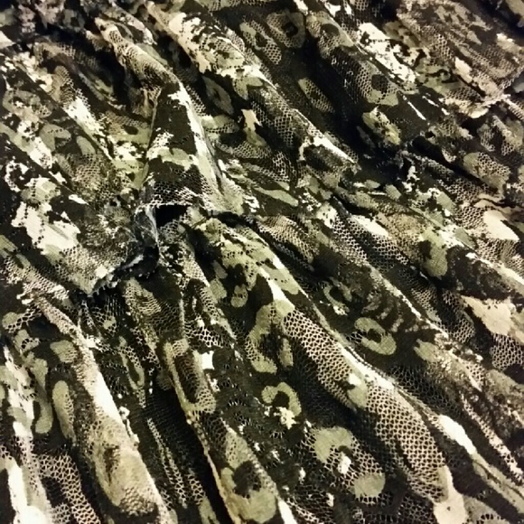 Flowy fall over tank top - Picture 2 of 4