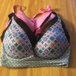 Lot of 3 VS lightly lined plunge bras!!!!