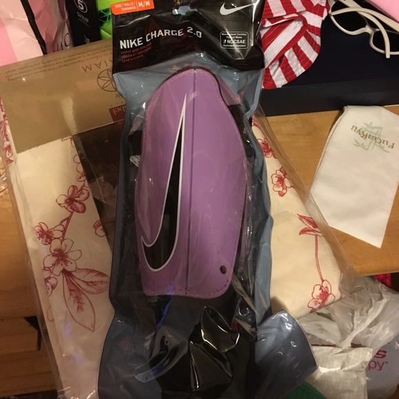 Nike charge 2.0 shin guards