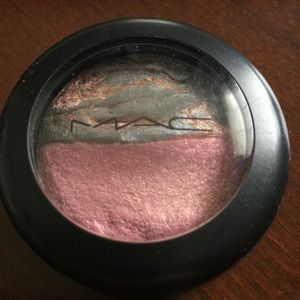 🔷RARE🔷MAC MINERALIZE EYE SHADOW IN PINK SPLIT