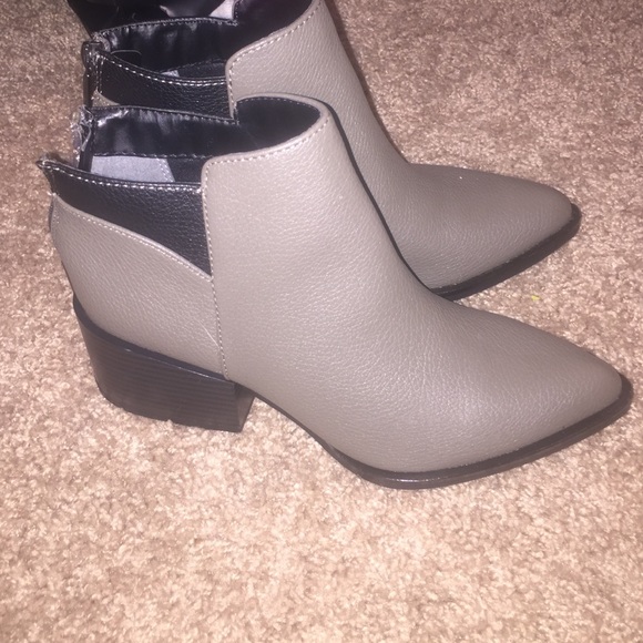 Vera wang booties