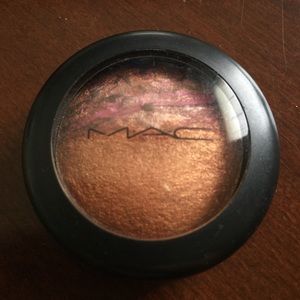 MAC MINERALIZE EYE SHADOW IN TWO TO GLOW